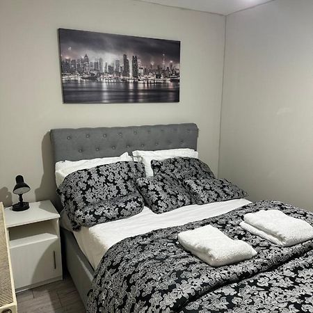 Beautiful Hoe Street First Floor One Bedroom Apartment B Walthamstow 런던 외부 사진