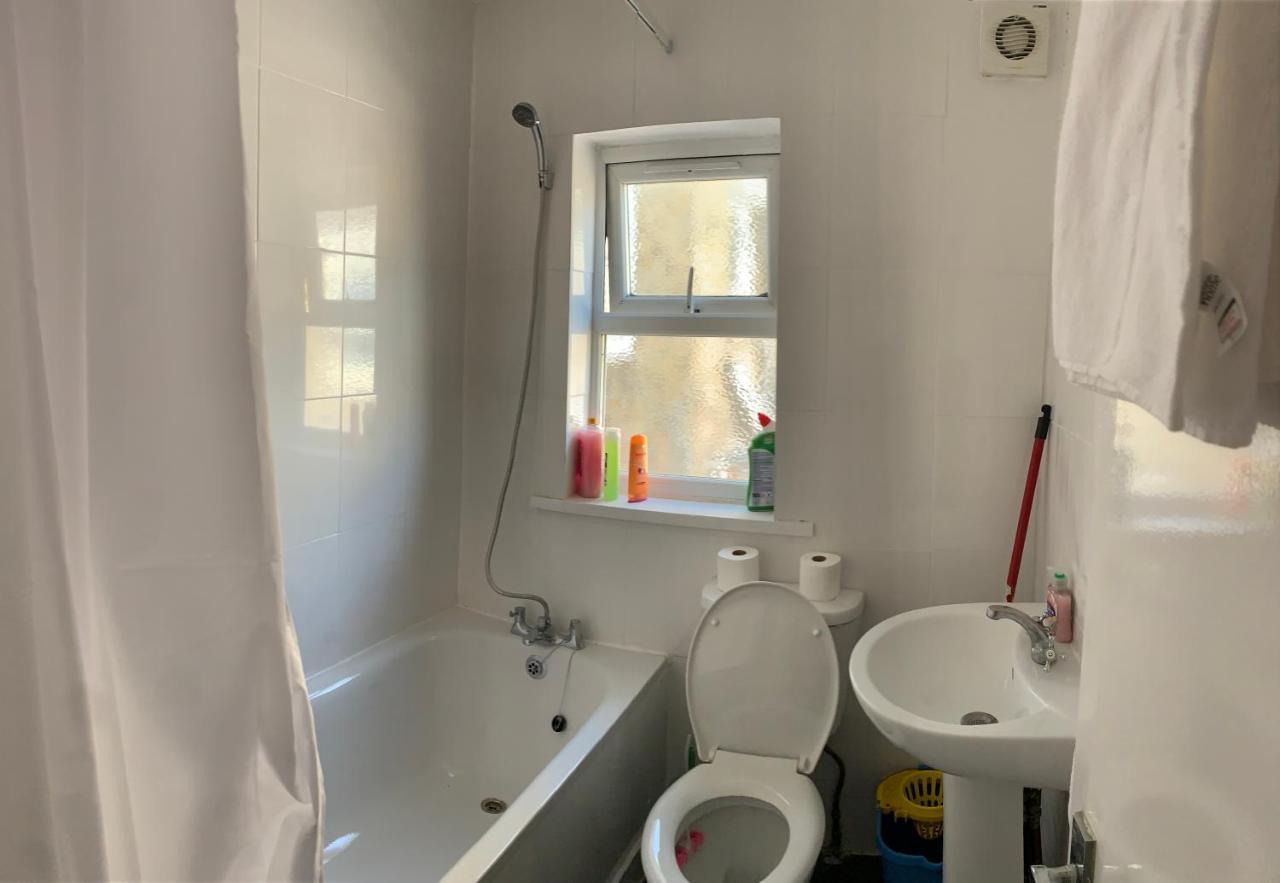 Beautiful Hoe Street First Floor One Bedroom Apartment B Walthamstow 런던 외부 사진