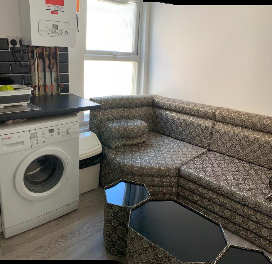 Beautiful Hoe Street First Floor One Bedroom Apartment B Walthamstow 런던 외부 사진