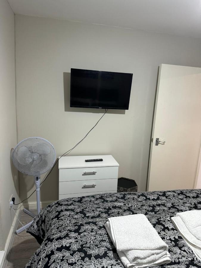Beautiful Hoe Street First Floor One Bedroom Apartment B Walthamstow 런던 외부 사진