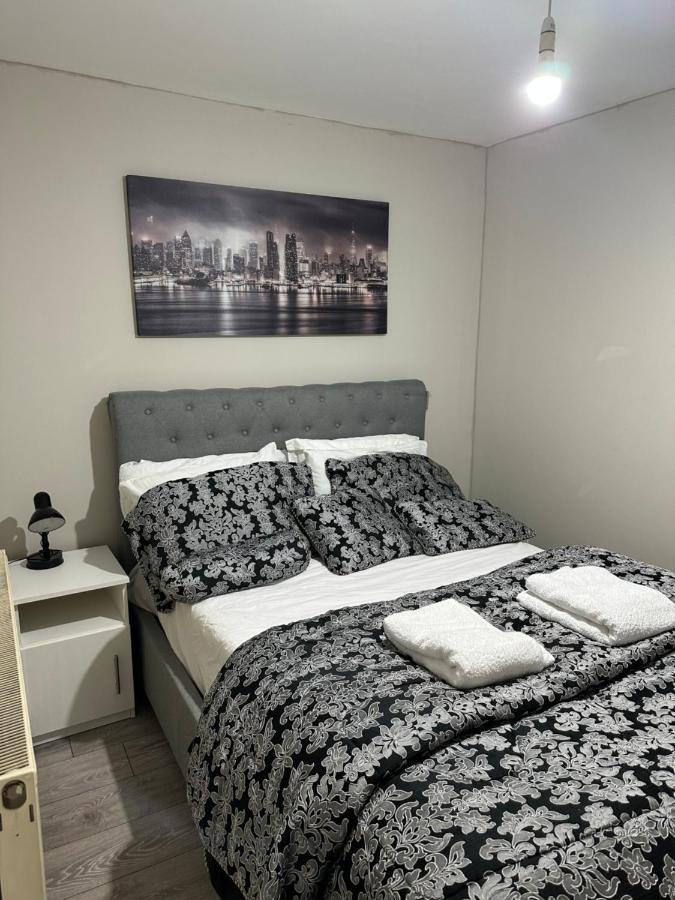 Beautiful Hoe Street First Floor One Bedroom Apartment B Walthamstow 런던 외부 사진