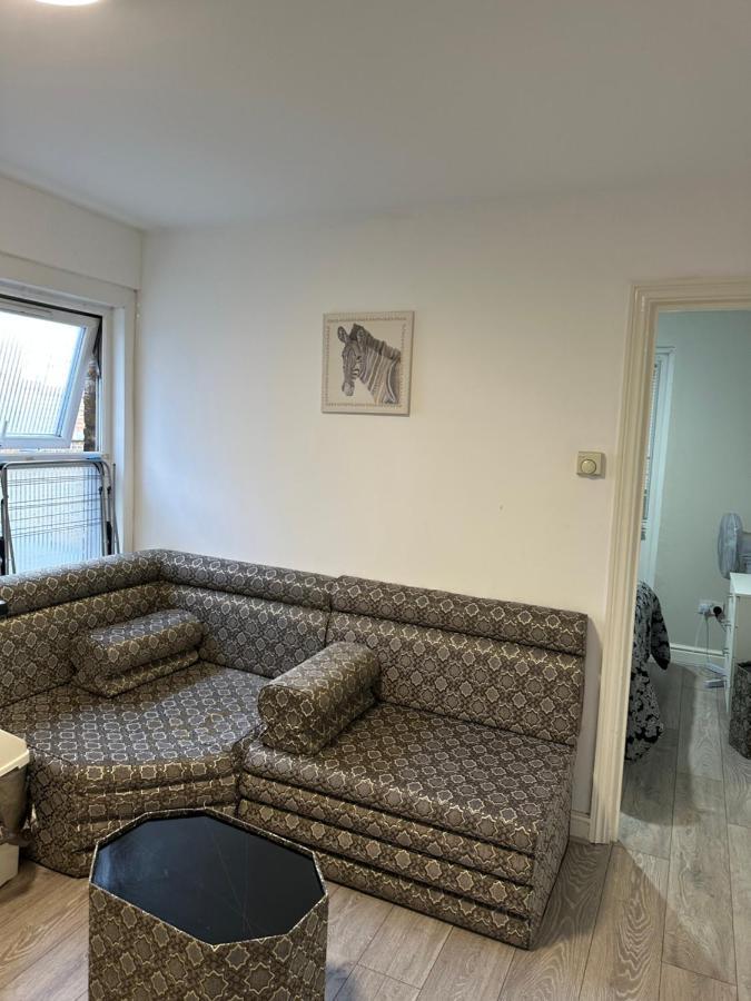 Beautiful Hoe Street First Floor One Bedroom Apartment B Walthamstow 런던 외부 사진